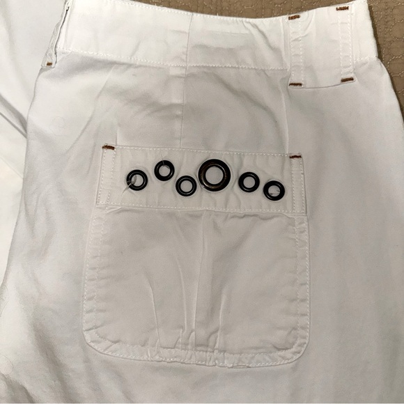 2b Bebe Grommet & Zip Accent White Cargo Capris, Sz 12 - Picture 7 of 12